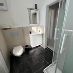 Renoviertes Mit 2 Schlafzimmern * 비안덴