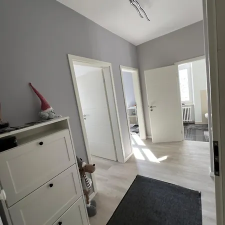 Renoviertes Mit 2 Schlafzimmern * 비안덴