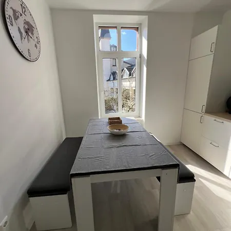 Renoviertes Mit 2 Schlafzimmern 비안덴